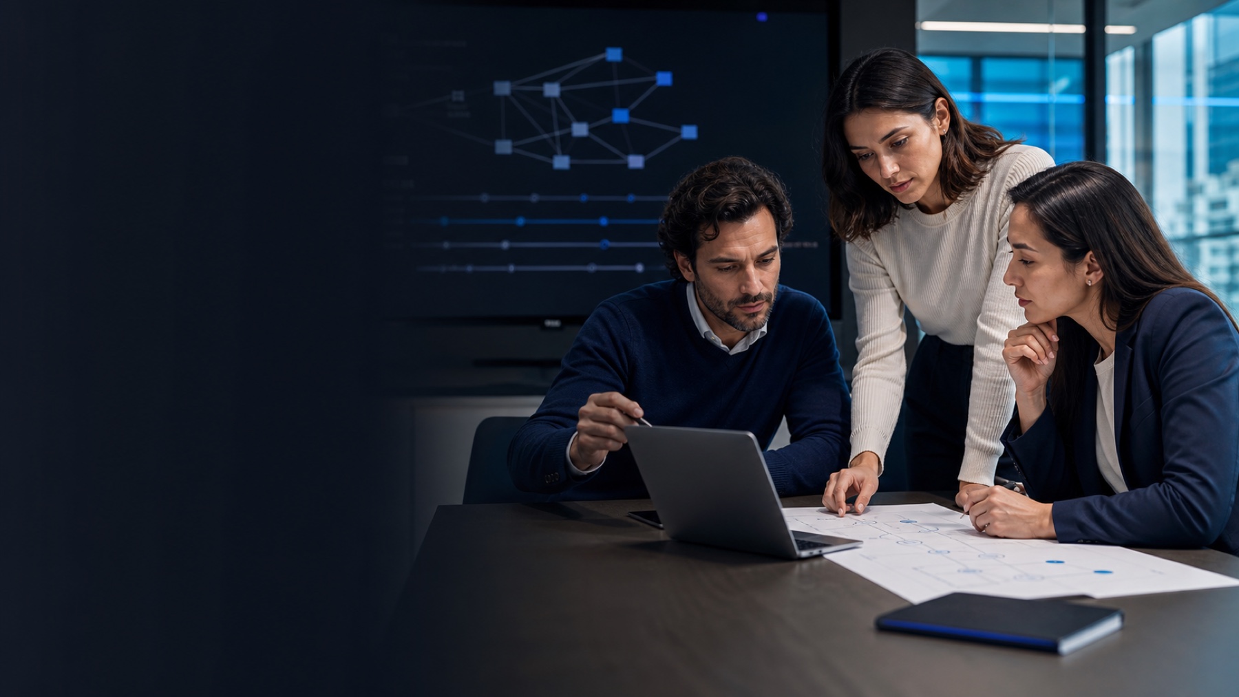 Equipo jurídico y de producto preparando el cumplimiento del Cyber Resilience Act para una solución de software